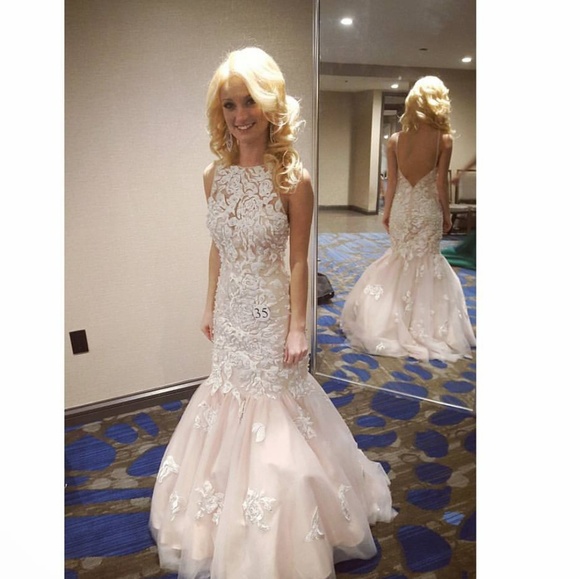 Wedding/Pageant - Picture 2 of 4